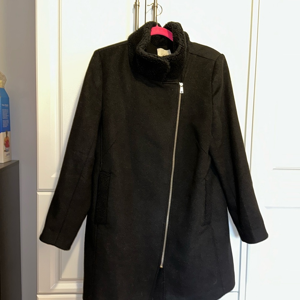 Black Loft Wool/Polyester Coat size Large